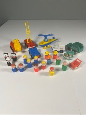 Lot of 24 Vintage Fisher-Price Little People Figures & Vehicles Dog Fire Truck